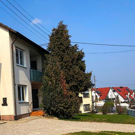 Ferienwohnungen / Ferienhaus Adelsried Exterior foto